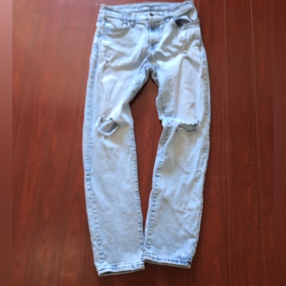 AERO  SLIM Straight Leg 32 Distressed Light Wash with stretch - Picture 9 of 10